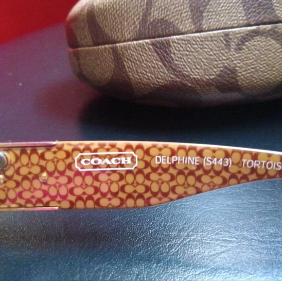 Authentic Coach  brown sunglasses, with Authentic coach hard case (logo) - Picture 4 of 6